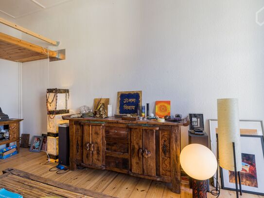 Spacious 2-room apartment with sunny balcony in Berlin Friedrichshain