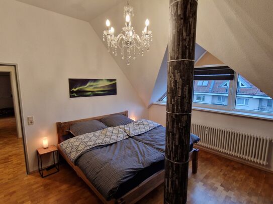 Bright, quiet attic apartment with winter garden and balcony as well as bathtub and high-quality equipment