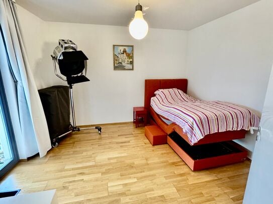 Top renovierte 3 Zimmer Wohnung mit nagelneuer Designeinbauküche und Rheinblick