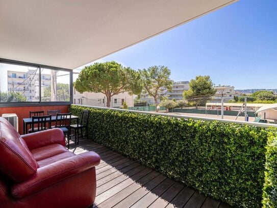 Beautiful apartment completely renovated, an 8-minute walk from the beach and numerous shops.