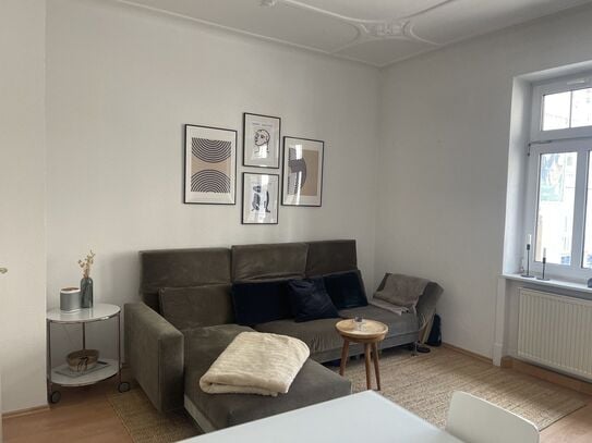 Beautiful furnished 3-room old building apartment (stucco, high ceilings) directly at the Marienplatz