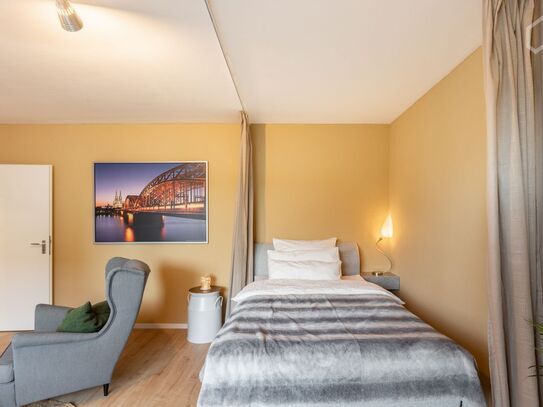 Modern apartment, freshly renovated with sunny balcony centrally located in Cologne-Gremberg, Koln - Amsterdam Apartmen…