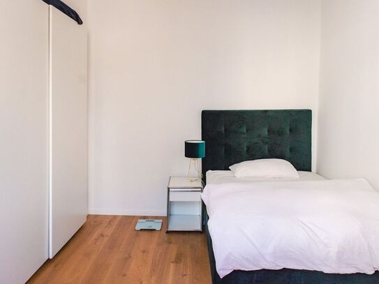 *****Modern flat in trendy district with old building charm*****, Dusseldorf - Amsterdam Apartments for Rent