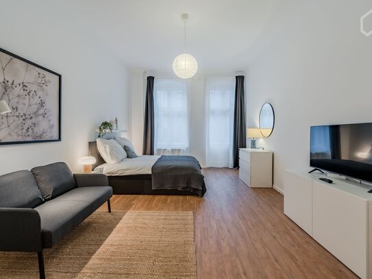 Erstbezug nach Renovierung! Moderne und helle 1-Zimmer-Wohnung mit Balkon und Arbeitsecke