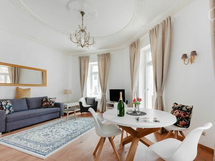 Liebevoll eingerichtete Altbauwohnung mit Balkon in Leipzig | Lovingly furnished old style apartment with balcony in Le…
