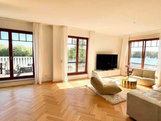 Luxuriöses Penthouse mit atemberaubenden Blick auf Spree und Müggelsee; privater Bootsliegeplatz verfügbar