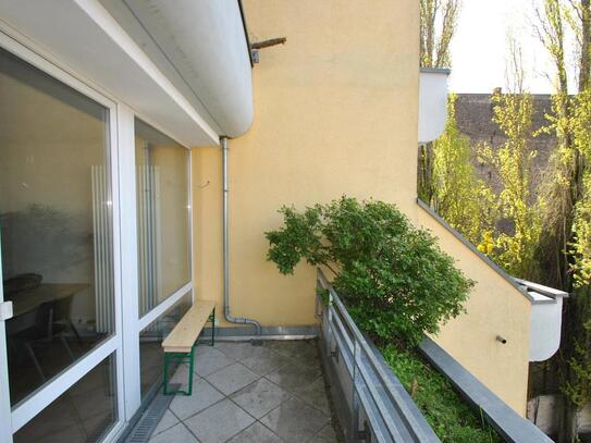 Beautiful studio apartment right near Sonnenallee, Berlin - Amsterdam Apartments for Rent