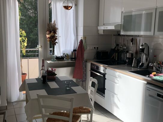 Moderne Wohnung mit Balkon in zentraler Lage zur Stadtmitte und Bahnhof, nahe der Einkaufsmeile und gemütlichen Bars