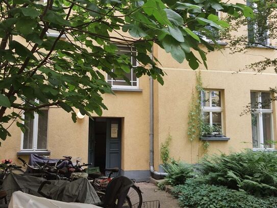 Fully furnished and cozy flat in the center of the Fridrichshain district.