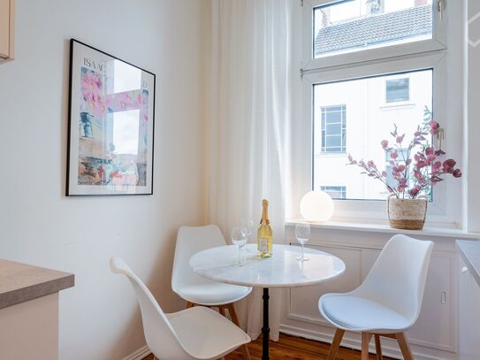 Awesome typical Berlin old building apartment in Charlottenburg with Balcony