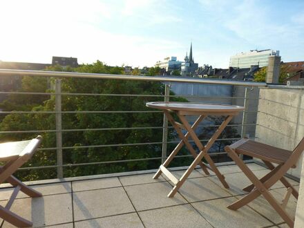 Sehr schönes Apartment mit Süd-Balkon und hohen Decken in zentraler Lage | Very lovely apartment with south facing balc…