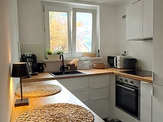 Bright, newly renovated room in a 2-person shared apartment in Neukölln.