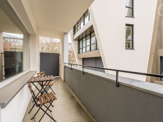 Light-flooded furnished 3-room apartment with a view of the greenery