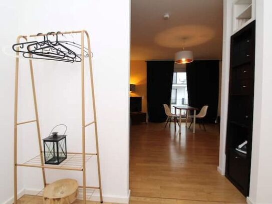 Modern studio boutique, Balcony, central, messe,