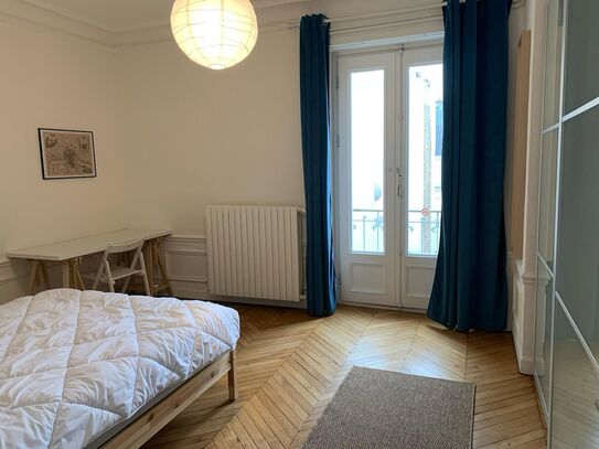 Beautiful furnished room close to the Eiffel Tower.