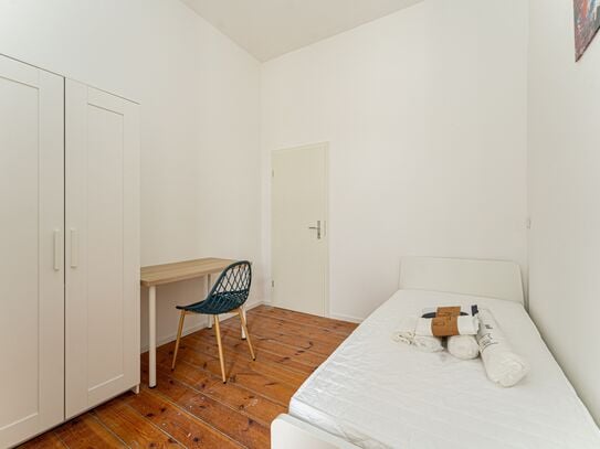 Bright & new room in a shared apartment located in Prenzlauer Berg