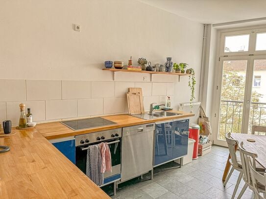 Furniched 115pm 3 room flat in Friedrichshain, directly at Ostkreuz. Very bright and functional layout with high ceilin…