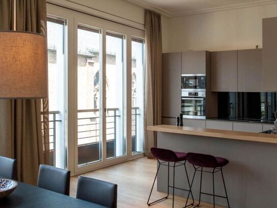 Beautiful and luxurious three-room apartment in a top location in the center of Düsseldorf, Dusseldorf - Amsterdam Apar…