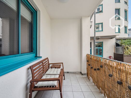 Bright Balcony Apartment on the Weiße Elster Canal and Clara-Zetkin Park