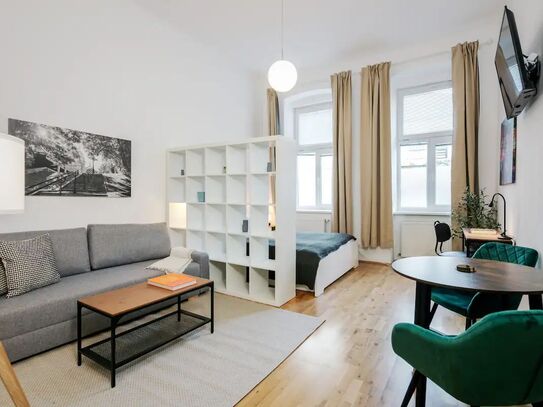 Modisches, großartiges Studio Apartment in lebendiger Straße