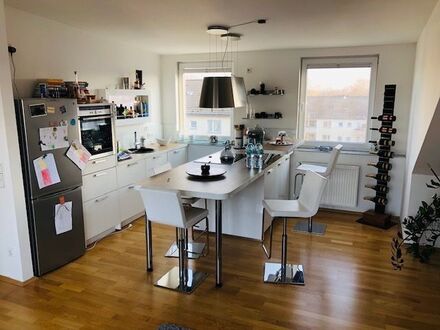 Repräsentative traumhafte 2-Zimmer-Wohnung mit Dachterrasse | Gorgeous apartment in Düsseldorf near fair and city centre