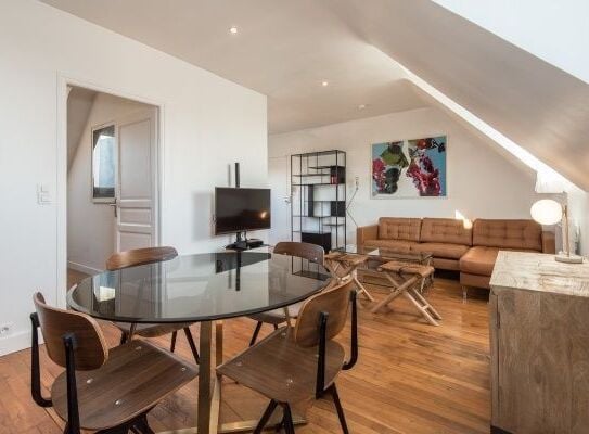 Amazing and Charming Parisian Nest Near Arc de Triomphe