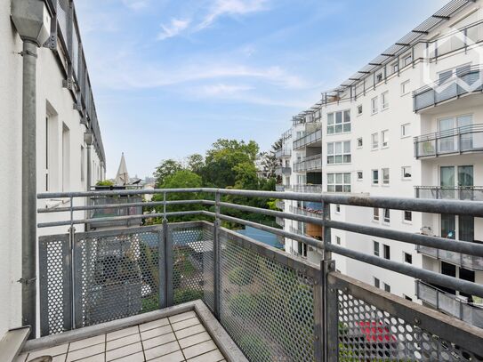 Quiet dream apartment above the roofs of Mainz Neustadt with 2 balconies