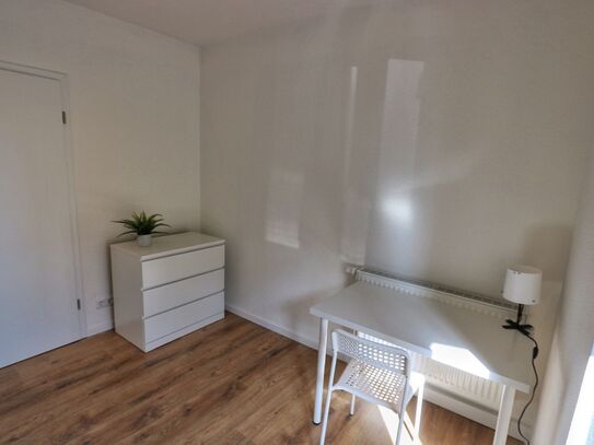 Bright and spacious 3-room apartment with a large balcony in a convenient location in Cologne!, Koln - Amsterdam Apartm…