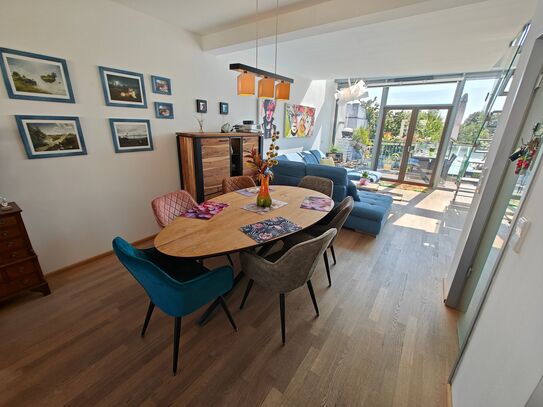 Lichtdurchflutete Maisonette mit Dachterrasse und Balkon