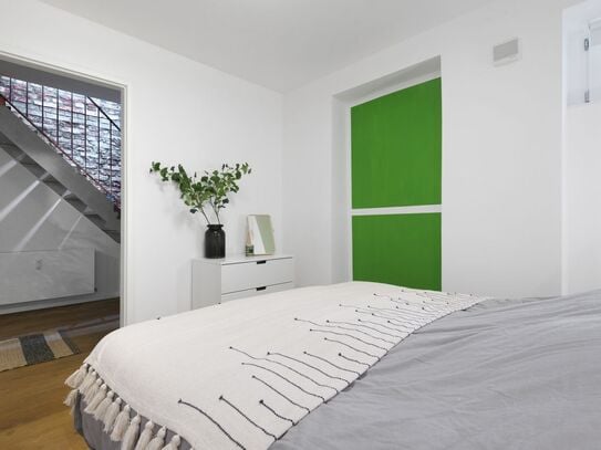 SPECIAL WINTERPRICE - 3-room luxury wellness loft with its own sauna, terrace and eat-in kitchen on Rosenthaler Platz,…