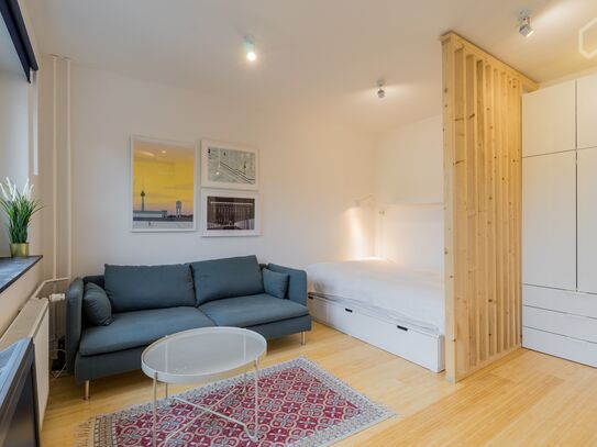 Stylish, newly renovated 1room apt. w. balcony/elevator Kreuzberg Neukölln (Reuterkiez)