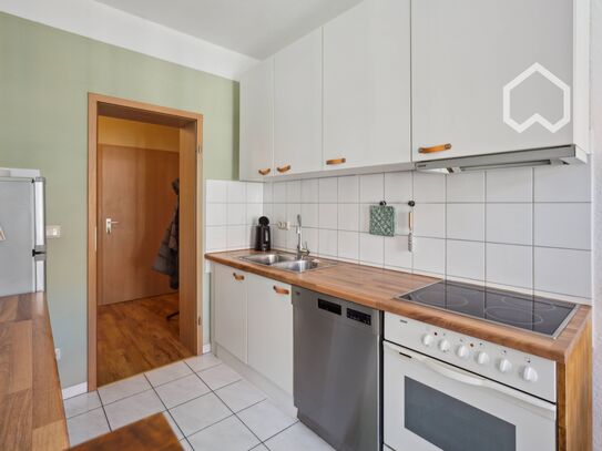 Elegant flat with a view of the Karl Heine Canal