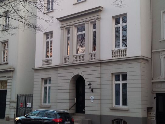 Großzügige Loft-Atelier-Wohnung mit Elbblick und Garten im Souterrain