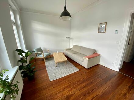 Sonnig, Ruhe pur UND super zentral: top sanierte 2,5 Zimmer Altbau Wohnung