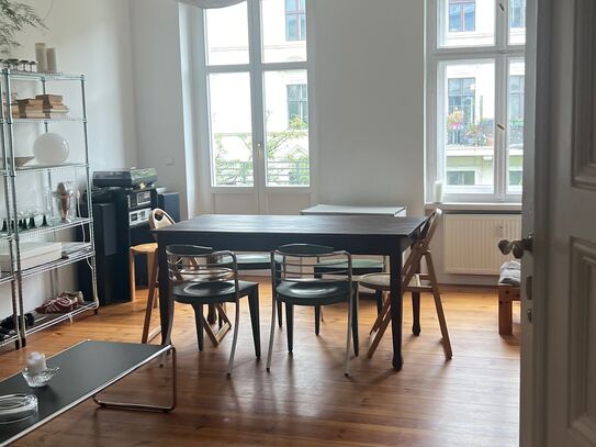 Komplett neu sanierte Altbauwohnung (56qm) im 4. OG mit Balkon im Berlin-Kreuzberg (Gräfekiez)