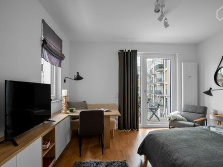 Ankommen und Wohlfühlen- Versprochen! Studio Apartment mit Balkon zum Innenhof in Adlershof Treptow-Köpenick