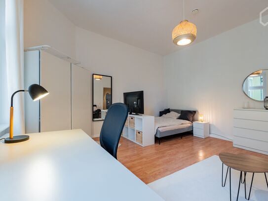 Newly renovated and fully furnished apartment in the sought-after Sprengelkiez, one of the city's most beautiful and tr…