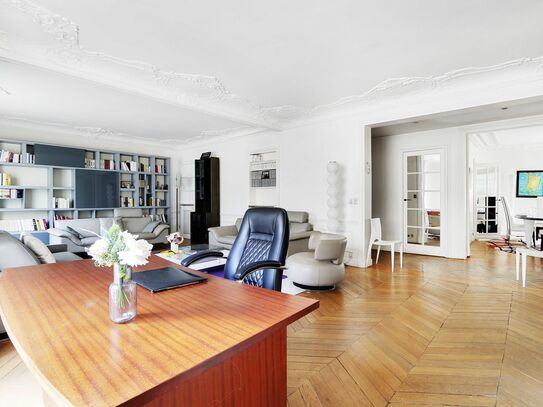 Spacious and Convenient: Modern 2BR Apartment near Paris-Dauphine and La Défense