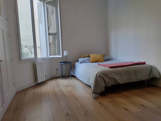 Room in Cute shared suite in the heart of town