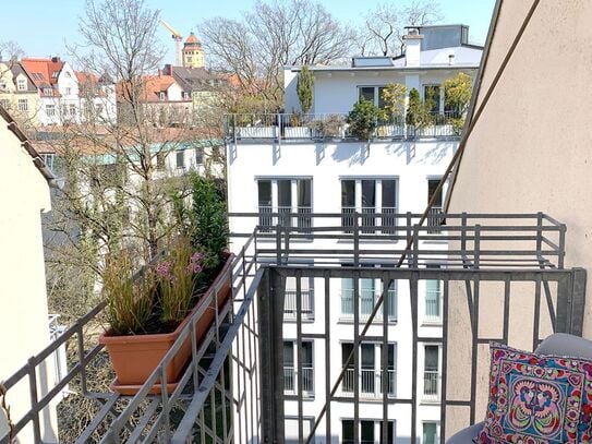 Fantastic attic apartment with balcony in Schwabing