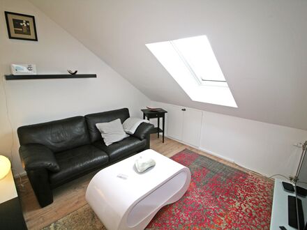 Schöne Dachgeschoss-Wohnung in Düsseldorf-Lörick, Nähe Seestern | Gorgeous and cute studio in Düsseldorf