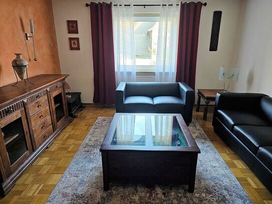 Cozy apartment with solid wood furniture close to Centro