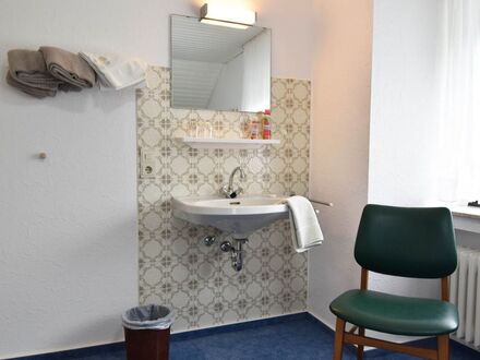 Gästehaus Steinborn - Gemütliches Doppelzimmer (Nr. 5) mit WLAN | Steinborn Guest House - Cosy double room (No. 5) with…