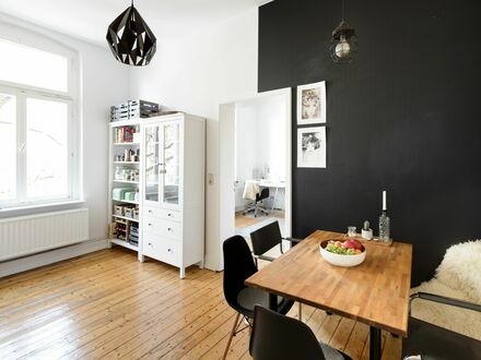 Altbaucharme: Voll möblierte 2,5 Zimmer Wohnung im Trendviertel | Old building charm: Fully furnished 2.5 room apartmen…
