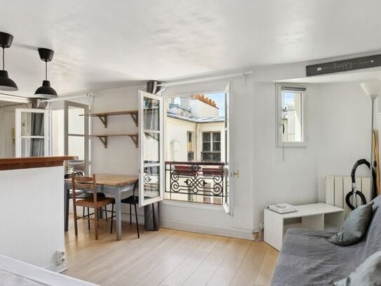 Charming Marais Studio near Saint Paul Metro