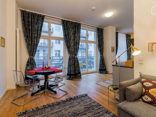 Luxuriöses Appartement im Herzen Berlins (Mitte): Historisches Gebäude trifft modernes Design