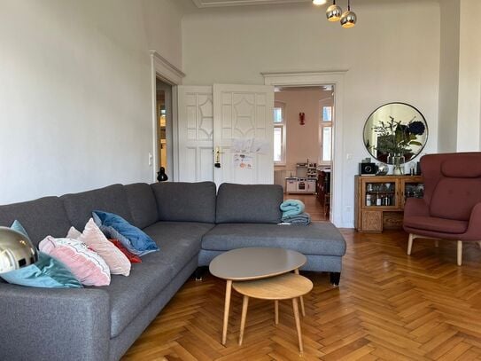 Helle modern eingerichtete Wohnung mit Balkon im begehrten Kollwitzkiez, Berlin - Amsterdam Apartments for Rent