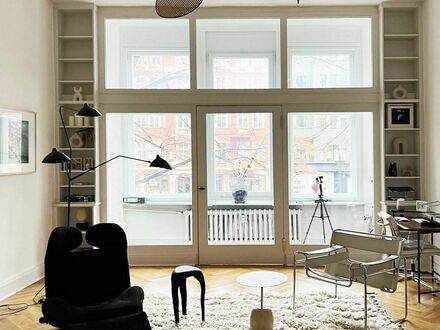 Charmante sehr große 4 Zimmer Altbauwohnung mit Designer-Möbeln