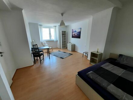 Schöne helle & ruhige 2-Zimmer-Wohnung mitten in Bremen-Schwachhausen.