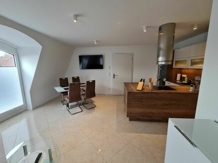 Modisch eingerichteter 3-Zimmer Wohnung mit Balkon als WG nutzbar | fashionably furnished 3-room apartment with balcony…
